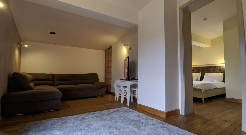 Apartament dormitor cu pat matrimonial vama54